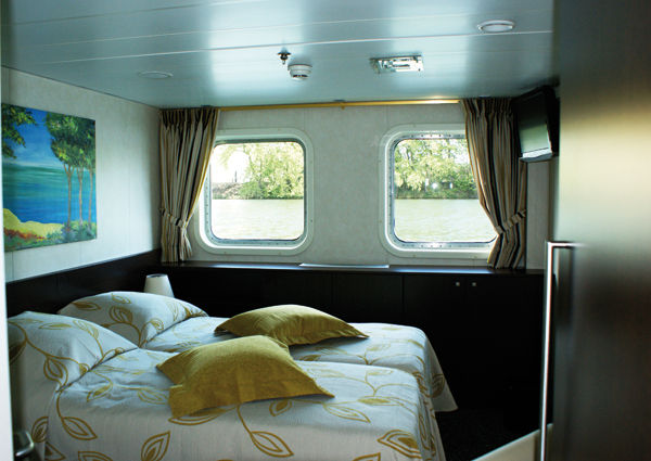 Middle deck 2 adjustable twin beds Photo