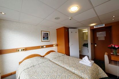 Main deck 2 adjustable twin beds Photo