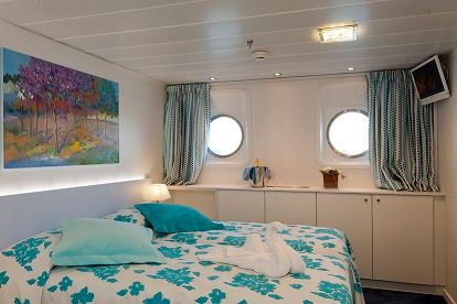 Main Deck 2 Adjustable Twin Beds Photo