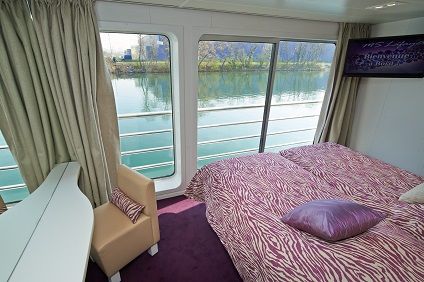 Main Deck 2 Adjustable Twin Beds Photo