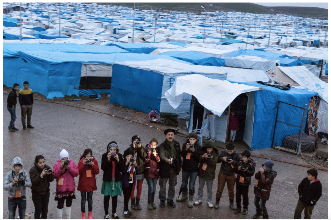 In Kawergosk Refugee Camp teaching young refugee children the art of photography. Photo: Reza Visual Academy (30084)