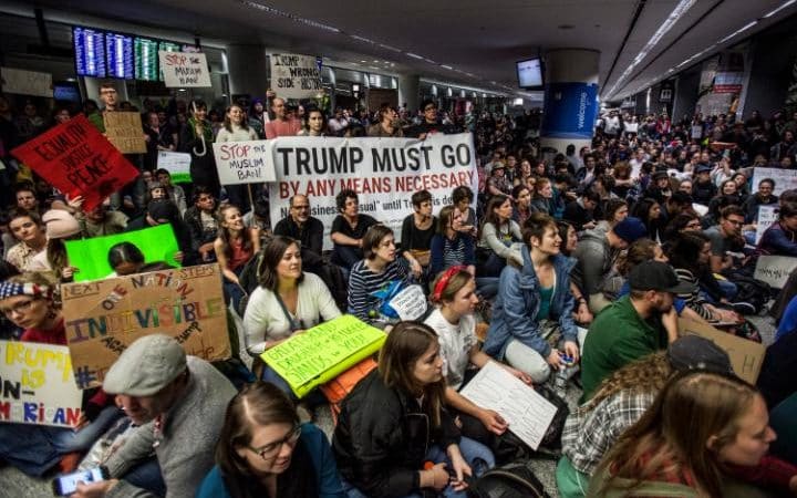 Protestors at San Francisco airports arrival lounge (30158)