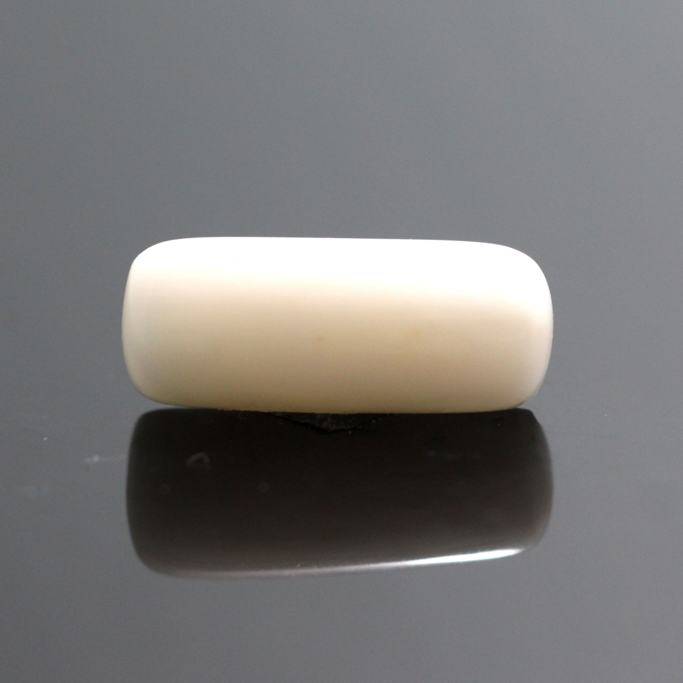 cow11-2.jpg Natural White Coral 7.50 Carat (8.25 Ratti) - Image 1