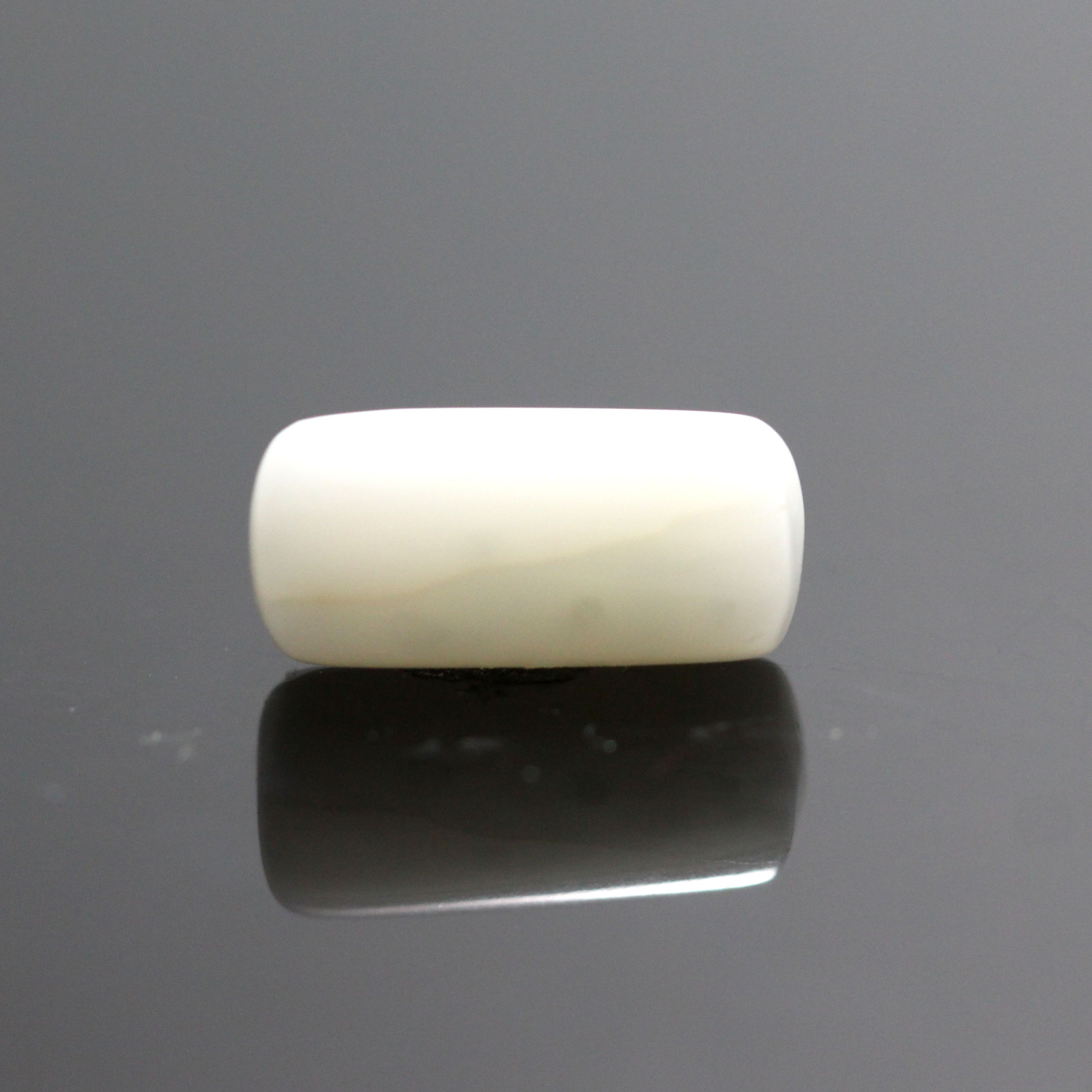 cow14-1.jpg Natural White Coral 6.36 Carat (6.99 Ratti) - Image 1