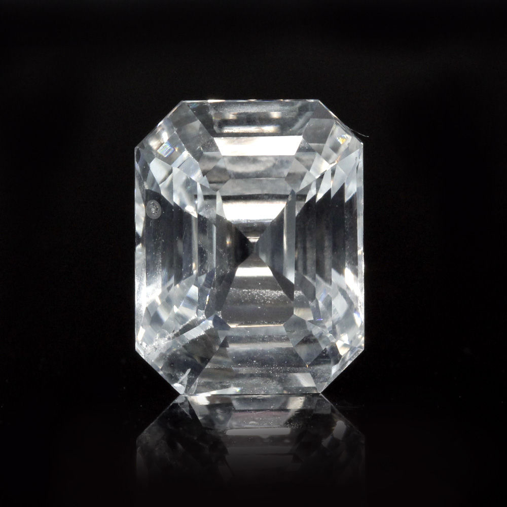 GAWS50 (1) White Sapphire 7.01 Carat (Safed Pukhraj 7.71 Ratti) - Image 1