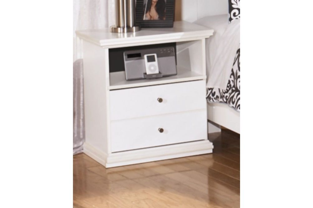 Bostwick Shoals Queen Panel Bed, Dresser, Mirror and Nightstand-White