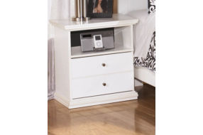 Bostwick Shoals Queen Panel Bed, Chest and 2 Nightstands-White