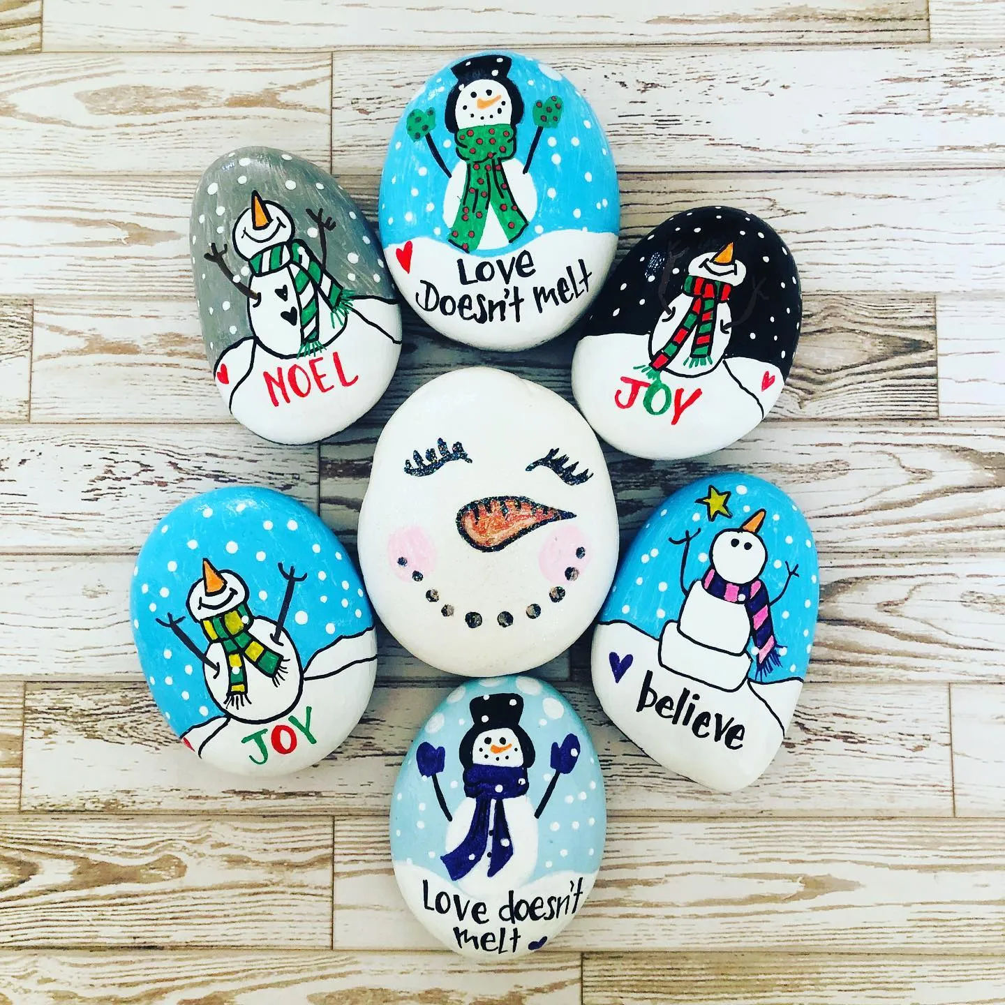 75+ of the Best Christmas Painted Rocks of Instagram 41 snowman painted rocks