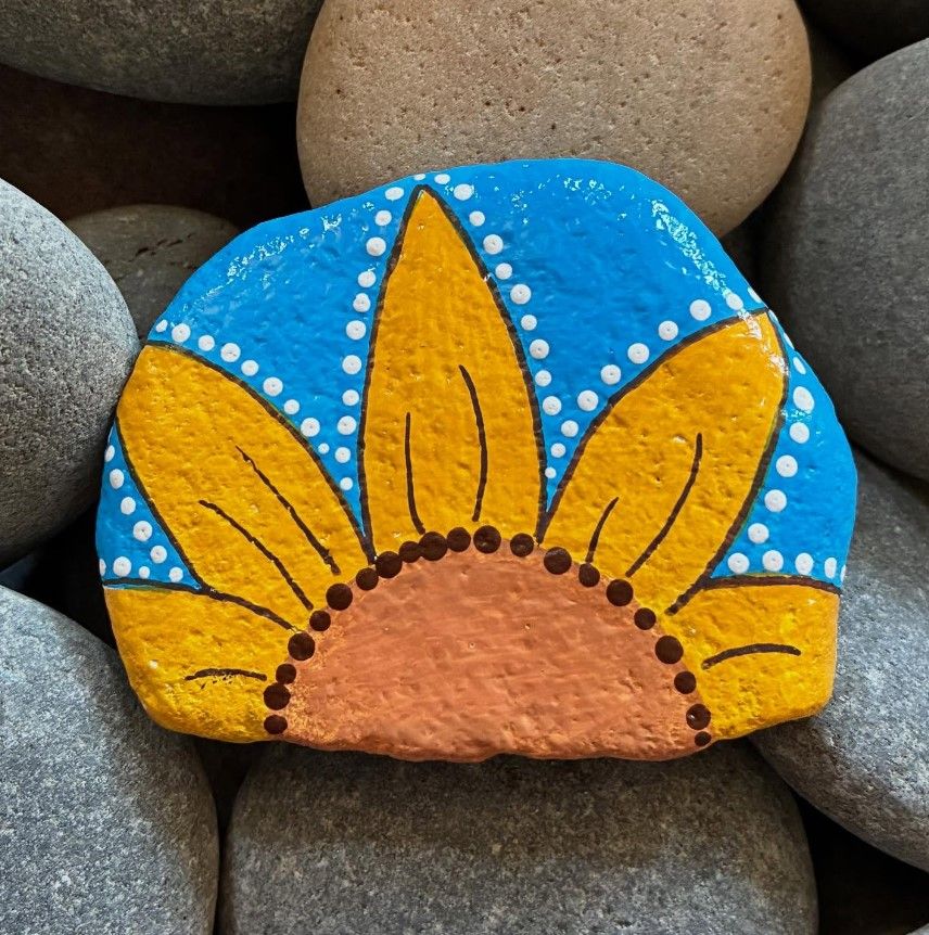 40 Cozy Autumn Rock Painting Ideas to Fall In Love With 22 sunflower painted rock