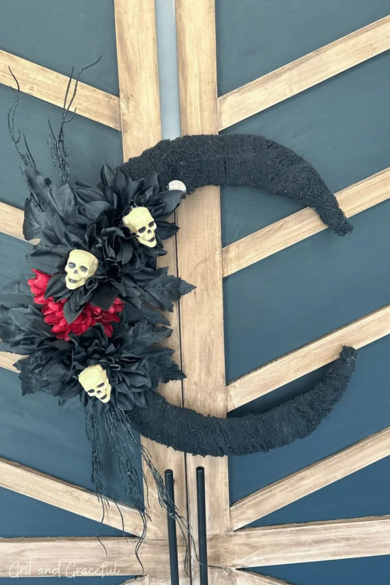 35 Glorious Hocus Pocus Crafts for a Spook-tacular Halloween 29 crescent moon wreath