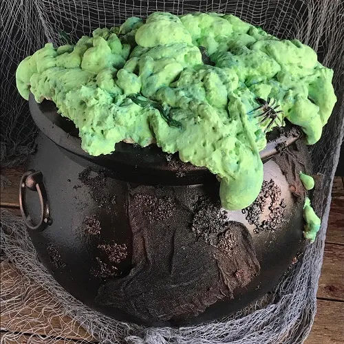 35 Glorious Hocus Pocus Crafts for a Spook-tacular Halloween 21 cauldron diy