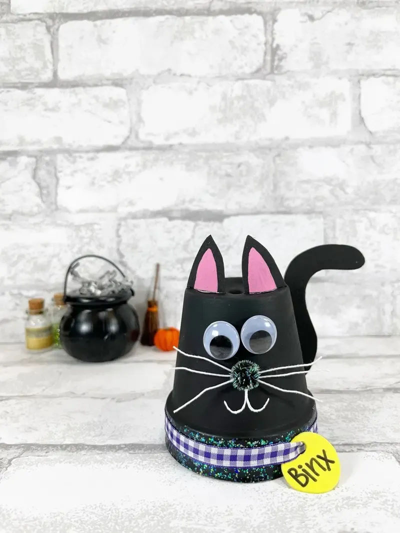 35 Glorious Hocus Pocus Crafts for a Spook-tacular Halloween 8 cat craft
