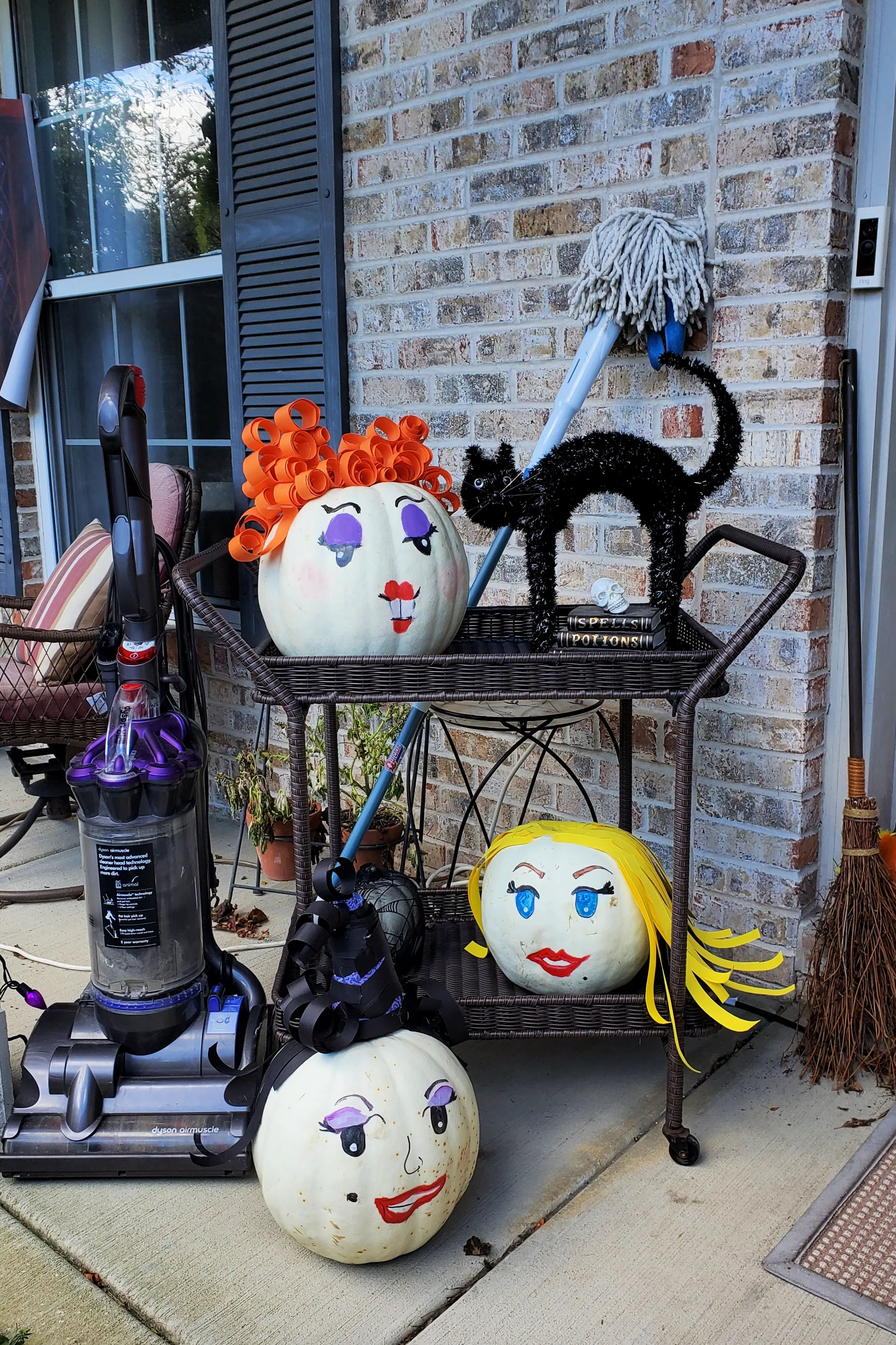 35 Glorious Hocus Pocus Crafts for a Spook-tacular Halloween 34 witch pumpkins