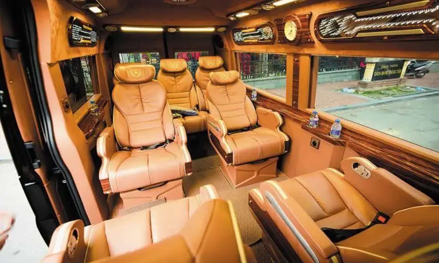 Xe Limousine sang trọng thoải mái