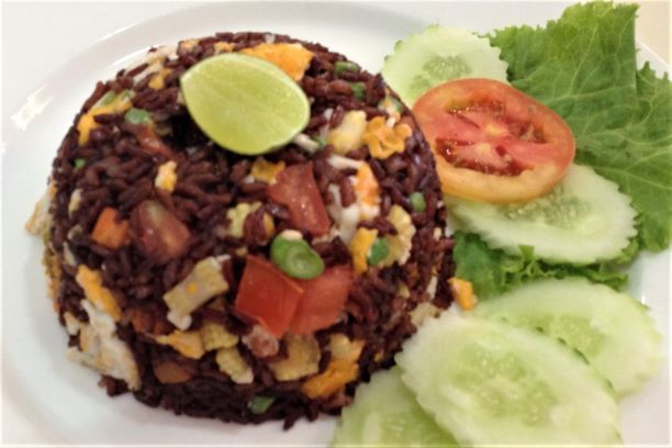 Fried Red Rice with Eggs