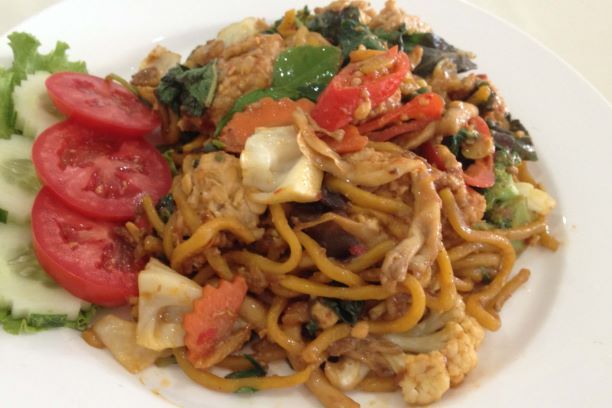 Stir Fried Spicy Noodles with Tempeh