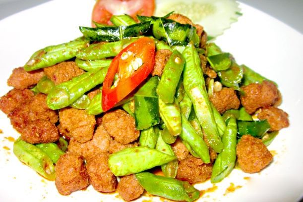 ผัดพริกขิงถั่วฝักยาว