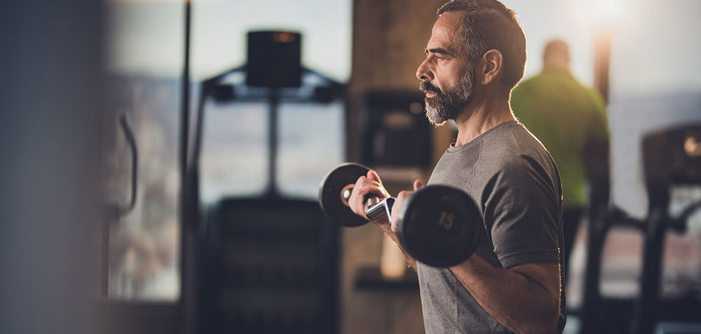 5 Light Weight Lifting Benefits For All Goals, From A Trainer