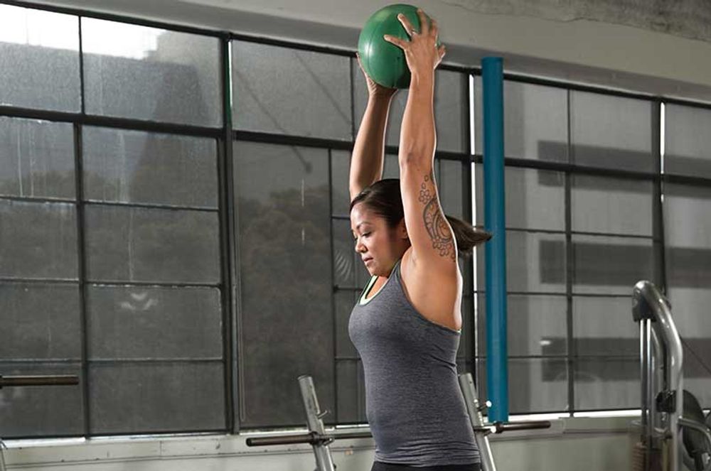 3 Moves to Keep Your Midsection Toned Over Summer