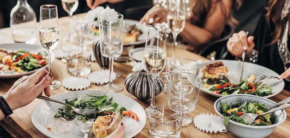 6 Strategies for Lighter Alcohol and Snack Consumption During the Holidays