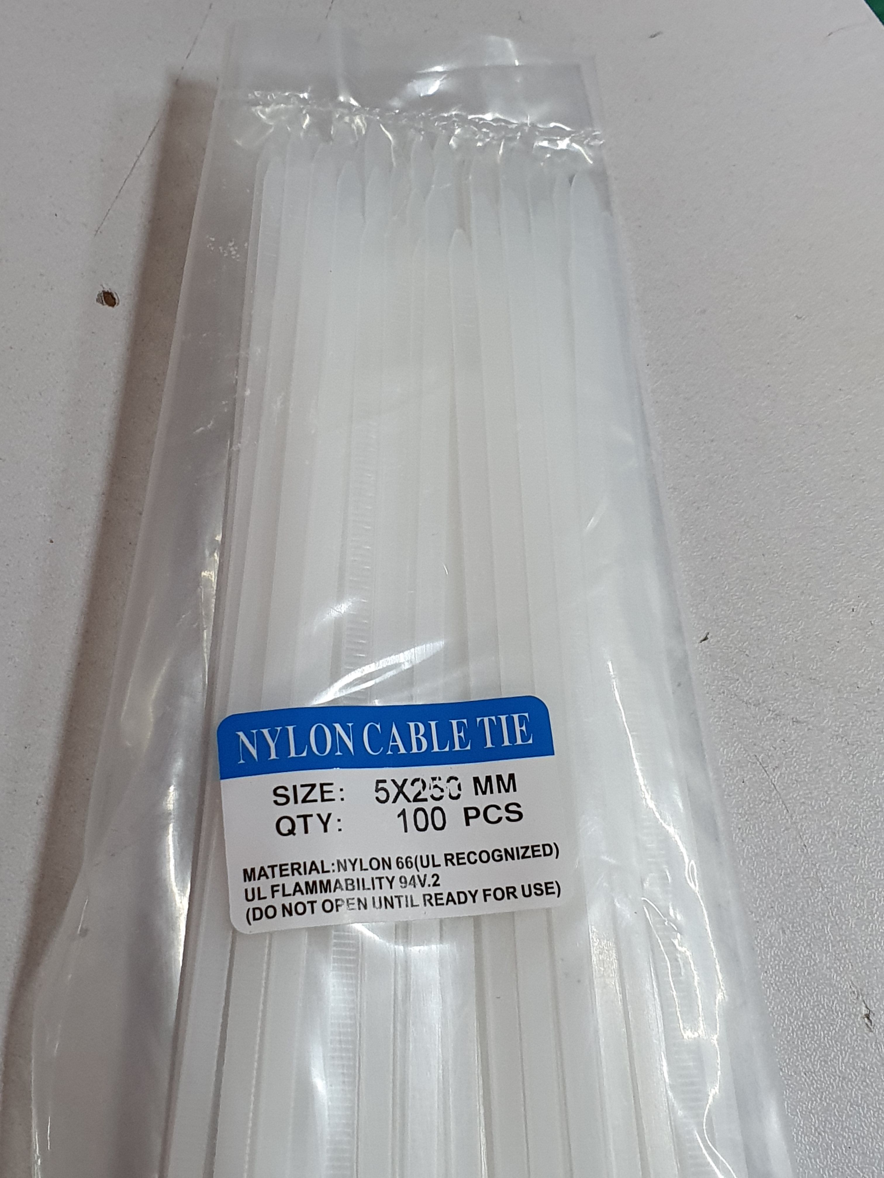 100pcs 5×250mm Cable Ties