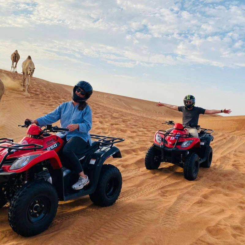 رحلات السفاري الصحراوية المسائية في دبي: التزلج على الرمال وركوب الجمال + عشاء باربيكيو 4