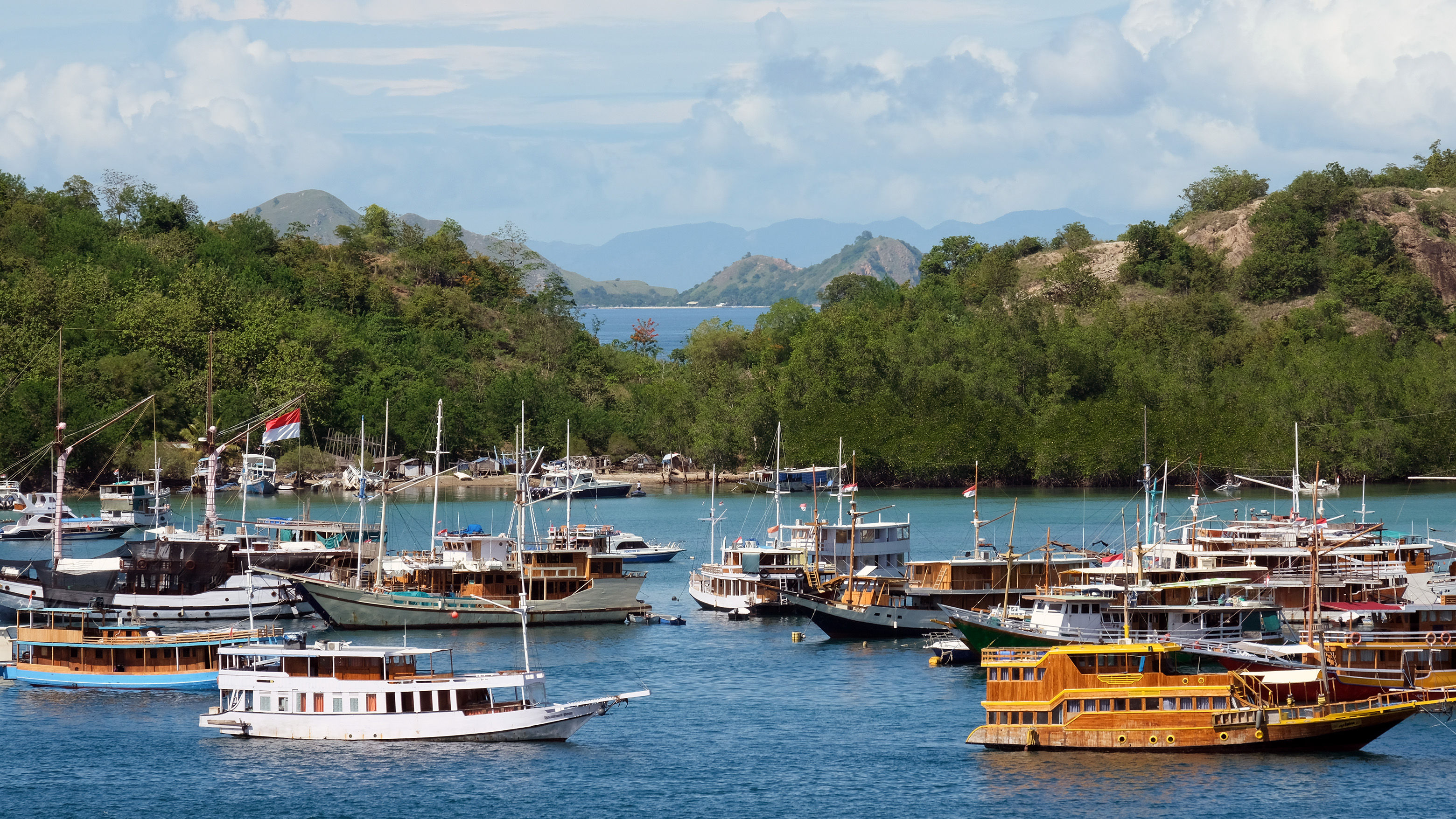 Moored liveaboard and tour boats for Komodo Island trips