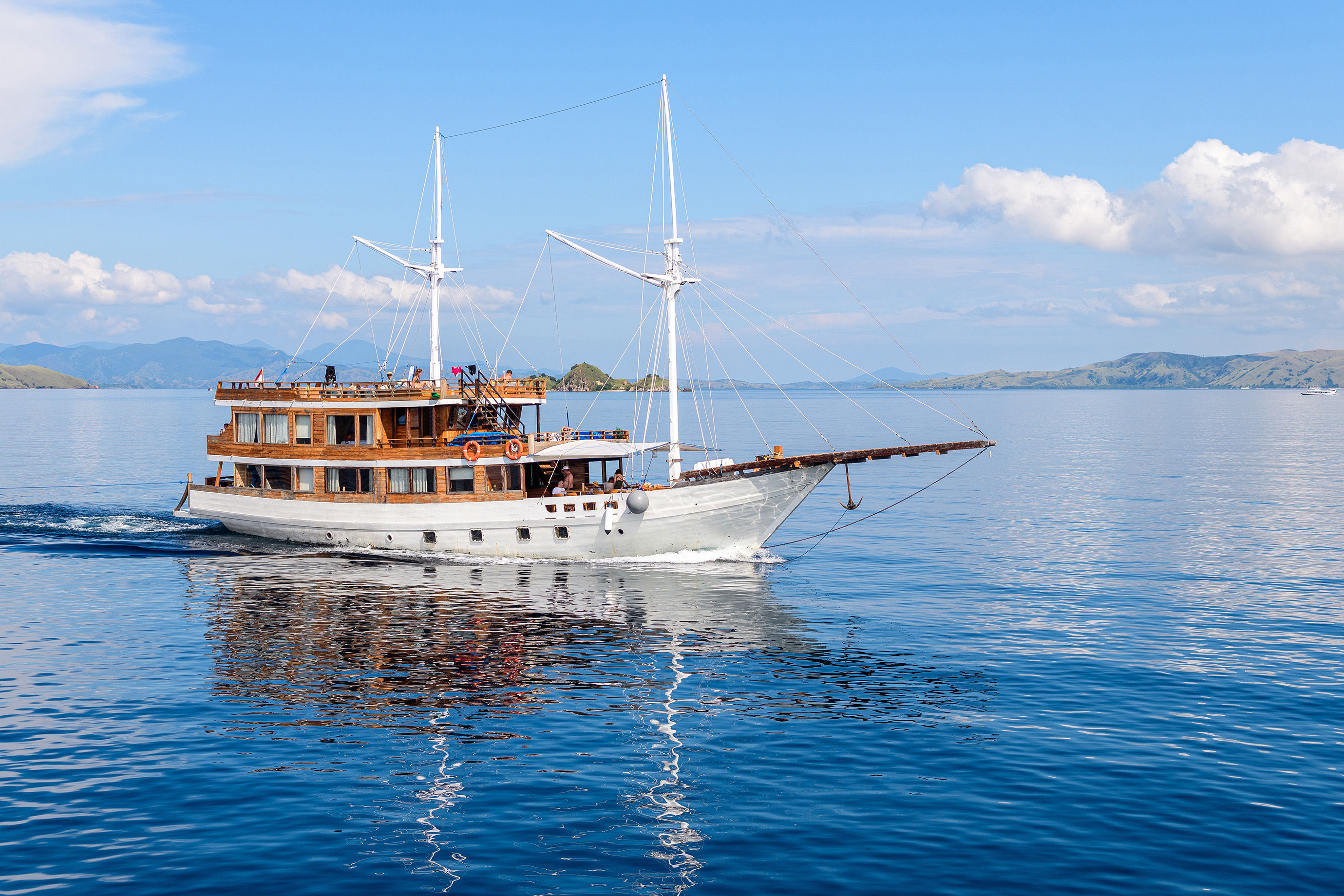 Phinisi cruise to Komodo