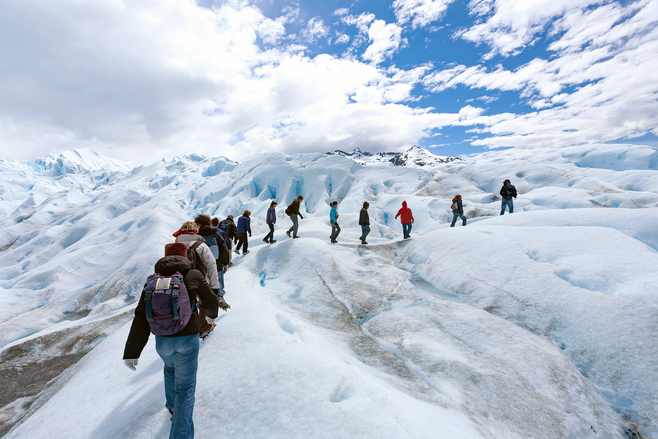 Hikers on an excursion to the glaciers of Patagonia