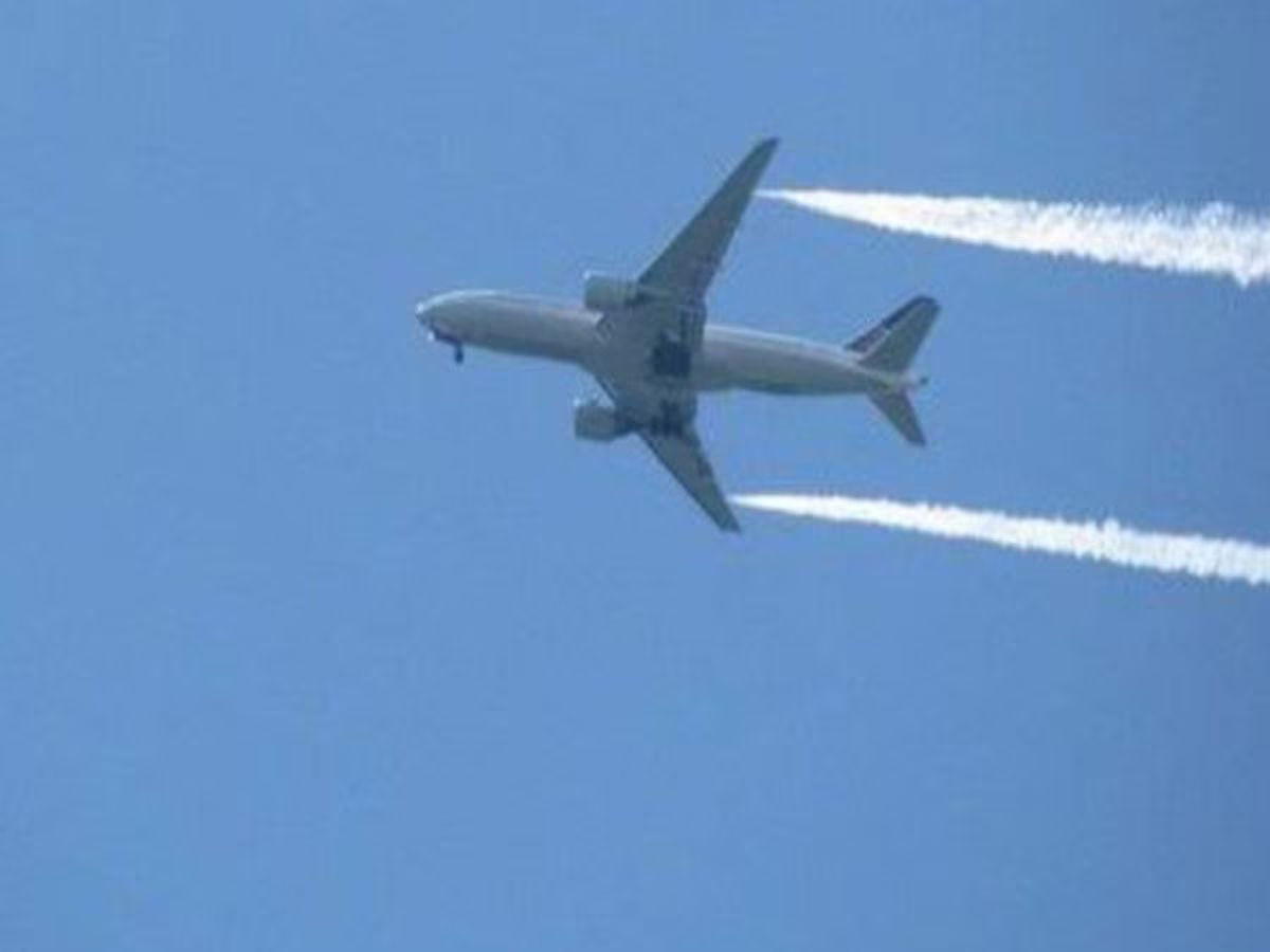 2689699 white smoke 2