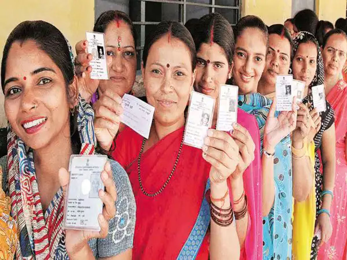 2700813 women with voter card