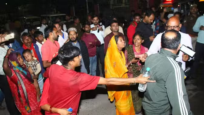 Jhansi Medical College Fire: નર્સે દીવાસળી સળગાવી અને વોર્ડમાં આગ લાગી, 10 બાળકોના કરુણ મોત અને અગ્નિશામક સિલિન્ડર 4 વર્ષથી એક્સપાયર હતું 3 Jhansi%20Medical%20College%20Fire%207