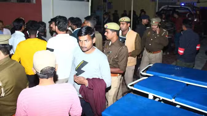 Jhansi Medical College Fire: નર્સે દીવાસળી સળગાવી અને વોર્ડમાં આગ લાગી, 10 બાળકોના કરુણ મોત અને અગ્નિશામક સિલિન્ડર 4 વર્ષથી એક્સપાયર હતું 6 Jhansi%20Medical%20College%20Fire%208