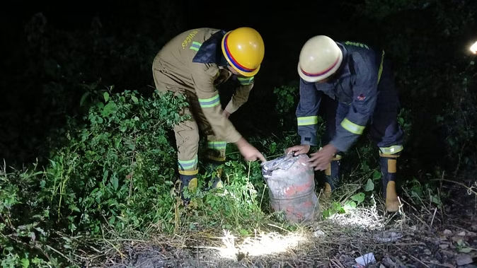 Kalindi Express: પાટા પર દટાયેલો સિલિન્ડર... પેટ્રોલ બોમ્બ અને દારૂગોળો નજીકમાં રાખવામાં આવ્યો જેથી ટ્રેન વિસ્ફોટથી અથડાય; જાણો શું છે મામલો 8 Untitled%209