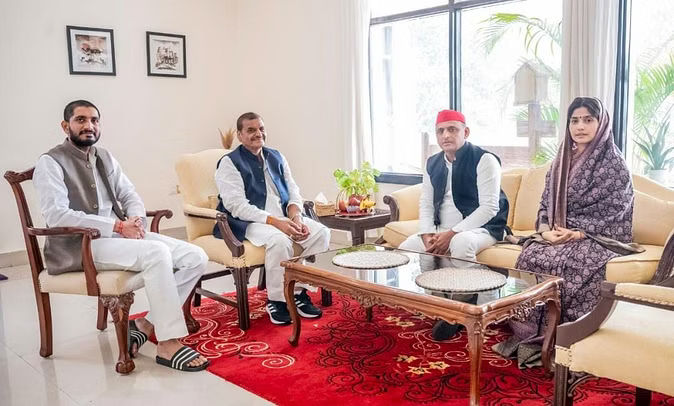 LS Polls: SPને મોટો ફટકો, શિવપાલના યુ-ટર્ન અને આશુતોષ મૌર્યના બળવાખોર વલણ બાદ હવે અખિલેશ શું લેશે નિર્ણય? 5 kanpur 1668669262