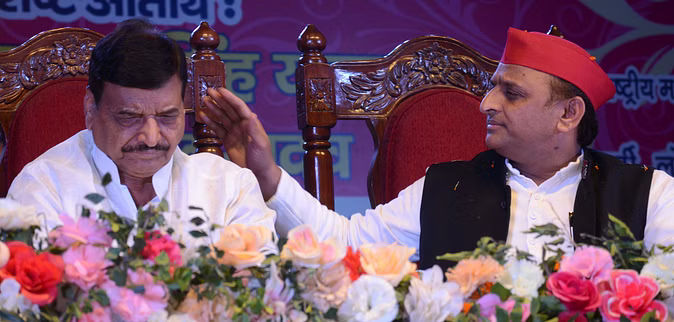 LS Polls: SPને મોટો ફટકો, શિવપાલના યુ-ટર્ન અને આશુતોષ મૌર્યના બળવાખોર વલણ બાદ હવે અખિલેશ શું લેશે નિર્ણય? 4 kanpur 1680158435