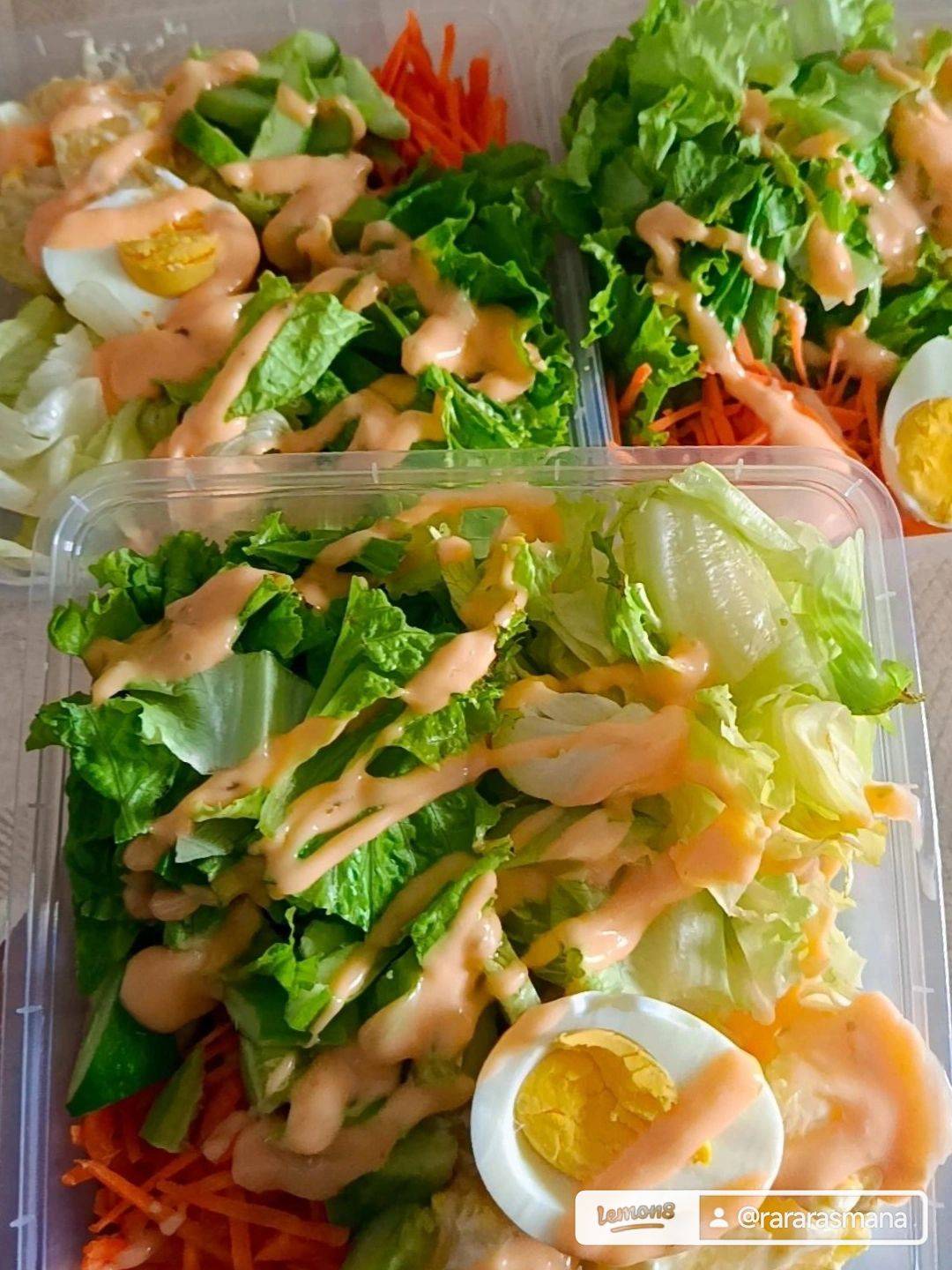 Yg suka makan salad di restoran pizza coba deh buat sendiri makanan sehat dari sayuran ini " salad sayur " sehat dan ga ribet cara bikinya