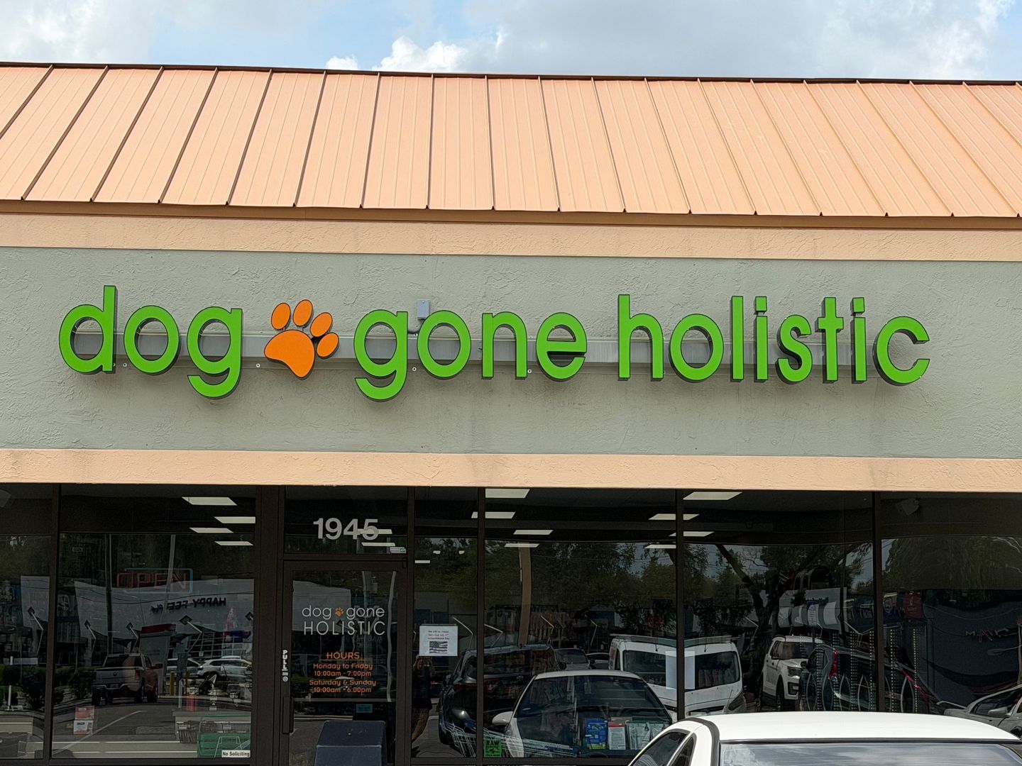 Local pet supply store in Brandon, FL