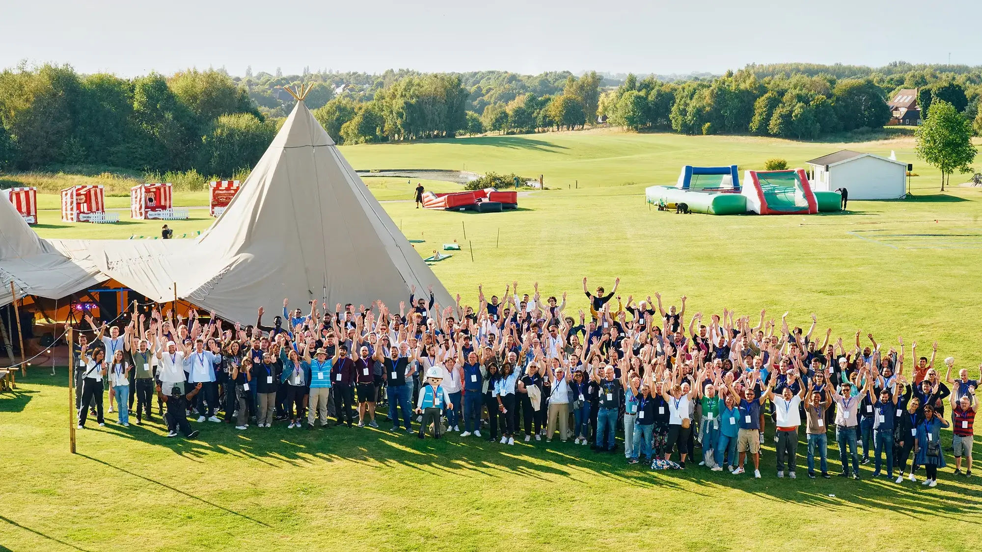 25 Corporate Team Building Activities for Large Groups