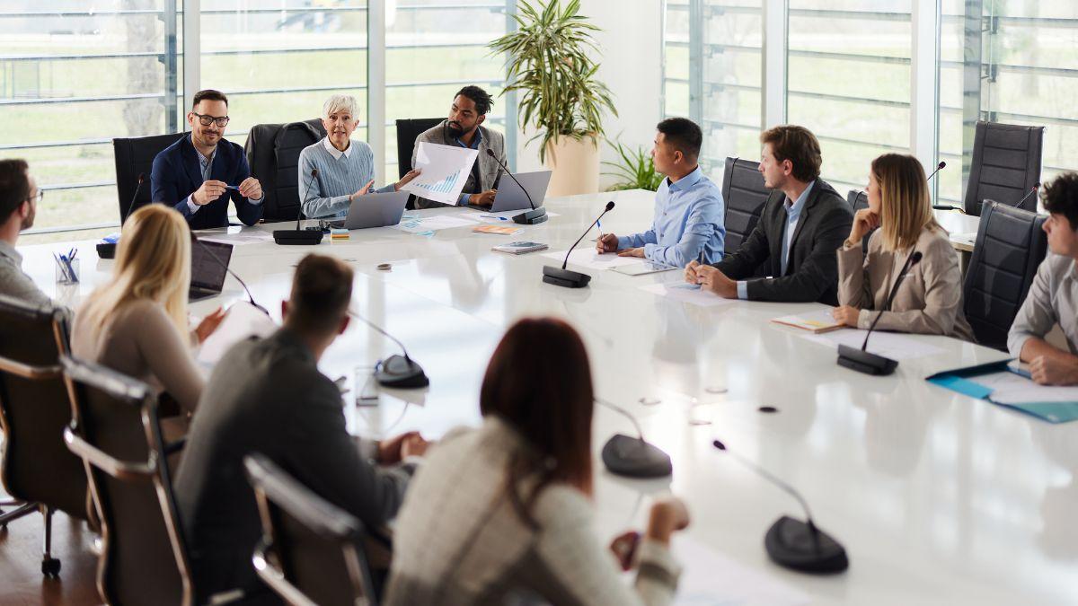 WHAT HR & LEADERSHIP TEAMS SHOULD CONSIDER