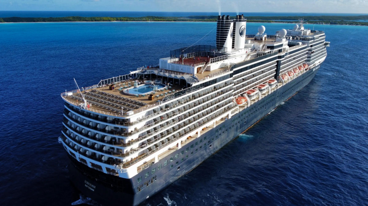 Cruise ship