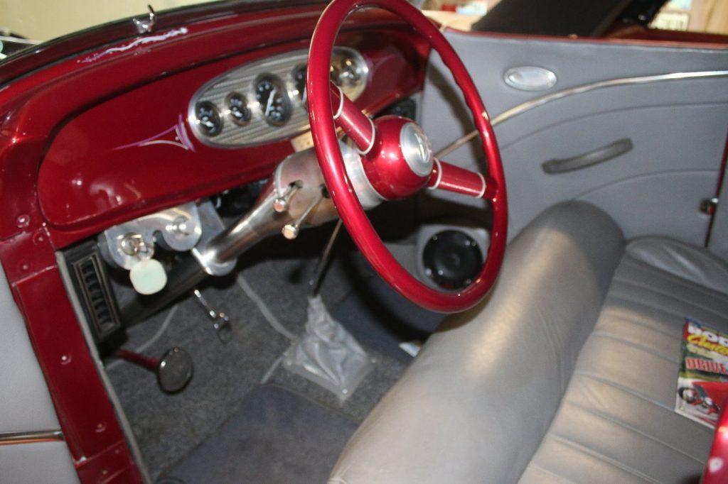 STUNNING 1932 Ford Roadster