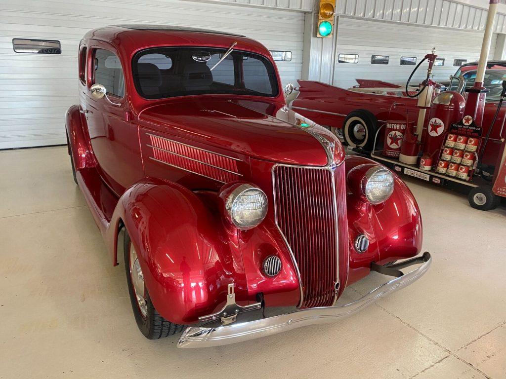 1936 Ford Sedan 2-Door Humpback