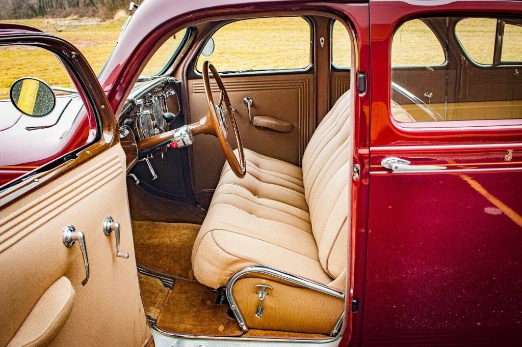 1935 Chrysler Imperial Airflow