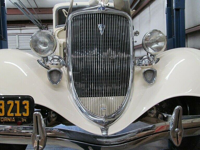 1934 Ford Deluxe 5 Window Coupe