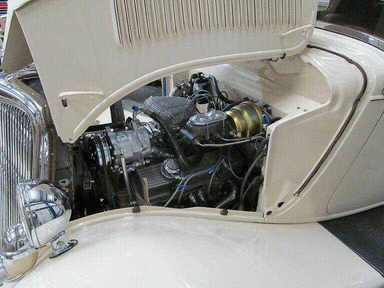 1934 Ford Deluxe 5 Window Coupe