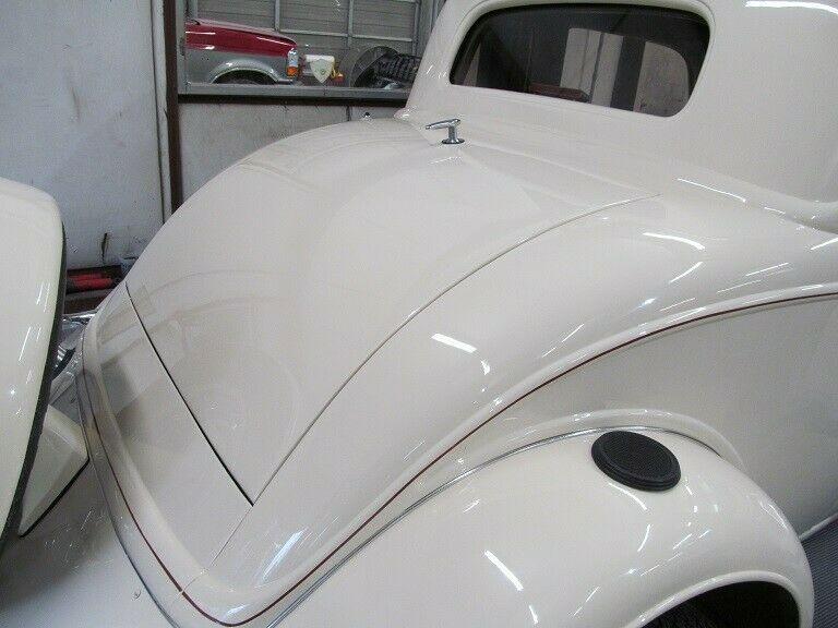 1934 Ford Deluxe 5 Window Coupe