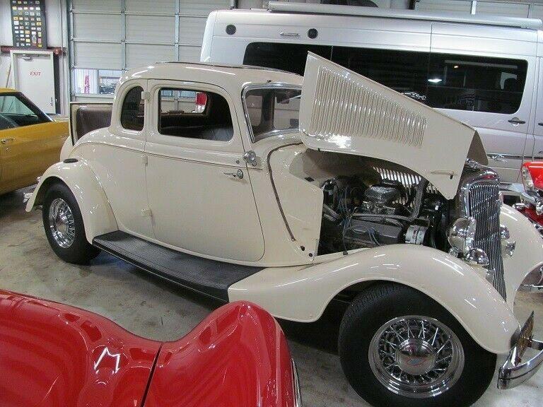 1934 Ford Deluxe 5 Window Coupe