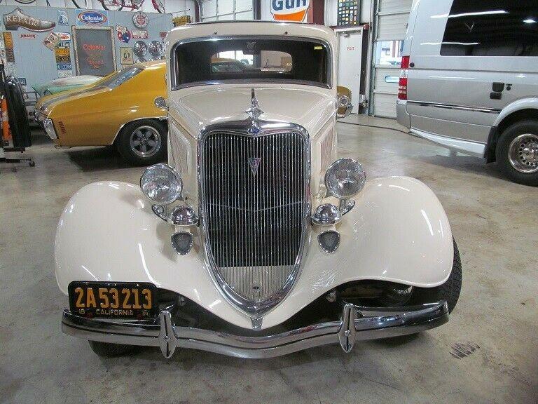 1934 Ford Deluxe 5 Window Coupe