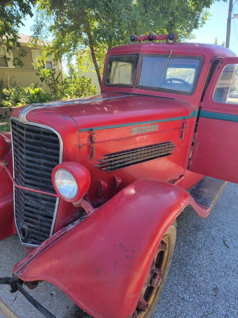 1935 Diamond T 211 Truck